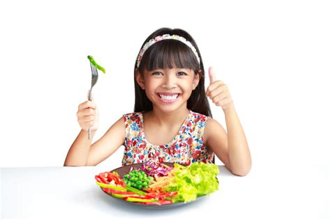 batang kumakain drawing|ang batang mabait dapat kumakain ng gulay at prutas para lumakas.
